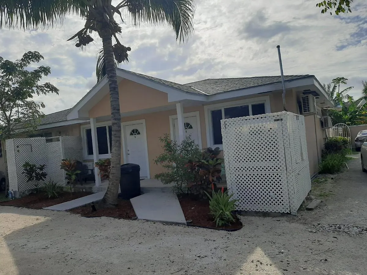 ** Aparthotel Sandelwood Studios' Nassau Bahamas