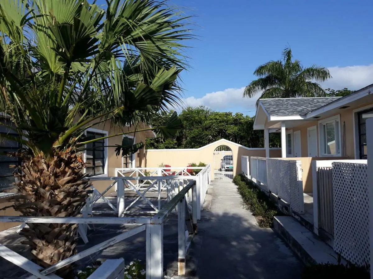 ** Aparthotel Sandelwood Studios' Nassau Bahamas